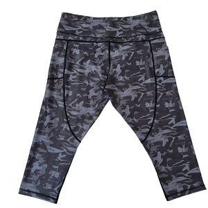 Zyia Women’s Camo Metallic Pocket Capri Leggings Size 20 ( XXXXL)
